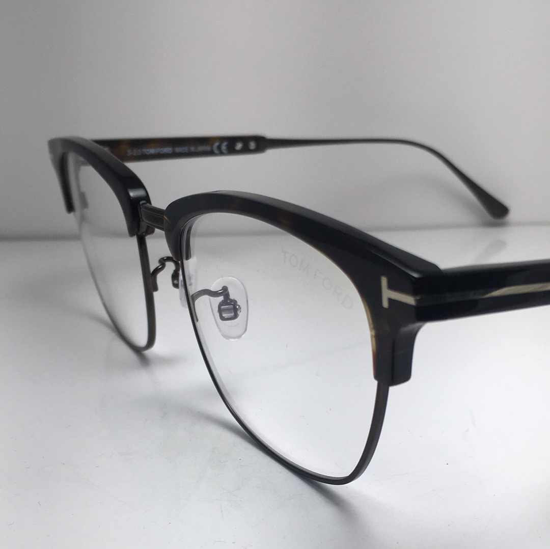Tom Ford TF5590 – Asterix Eyewear